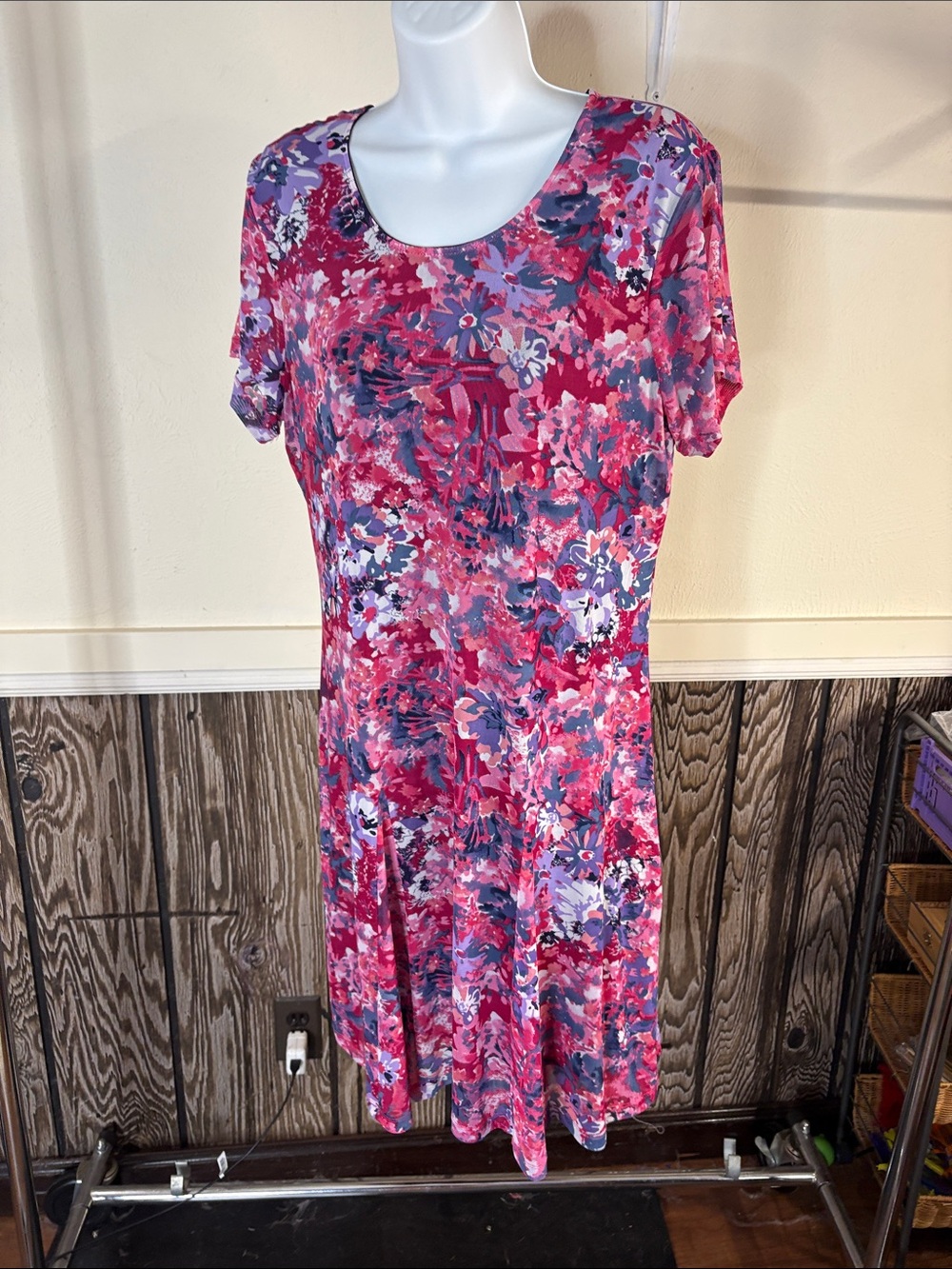 sahalie Floral Scoop Neck Short Sleeve Dress in Pink and Purple